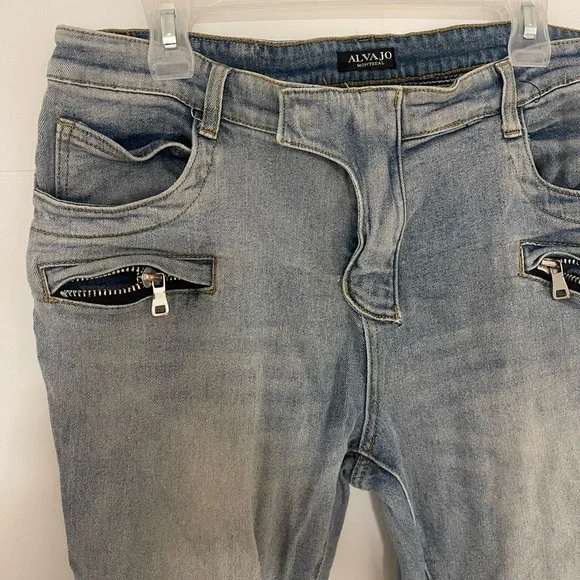 Jeans - Picture 2 of 4